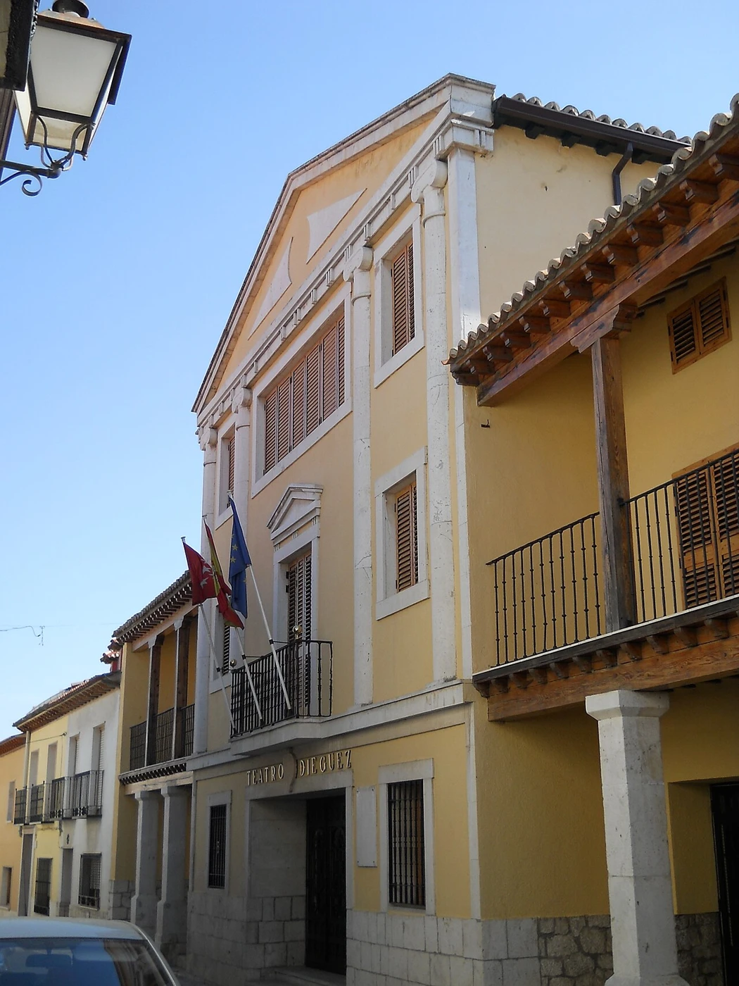 Fachada y entrada del Teatro Diéguez de Colmenar de Oreja