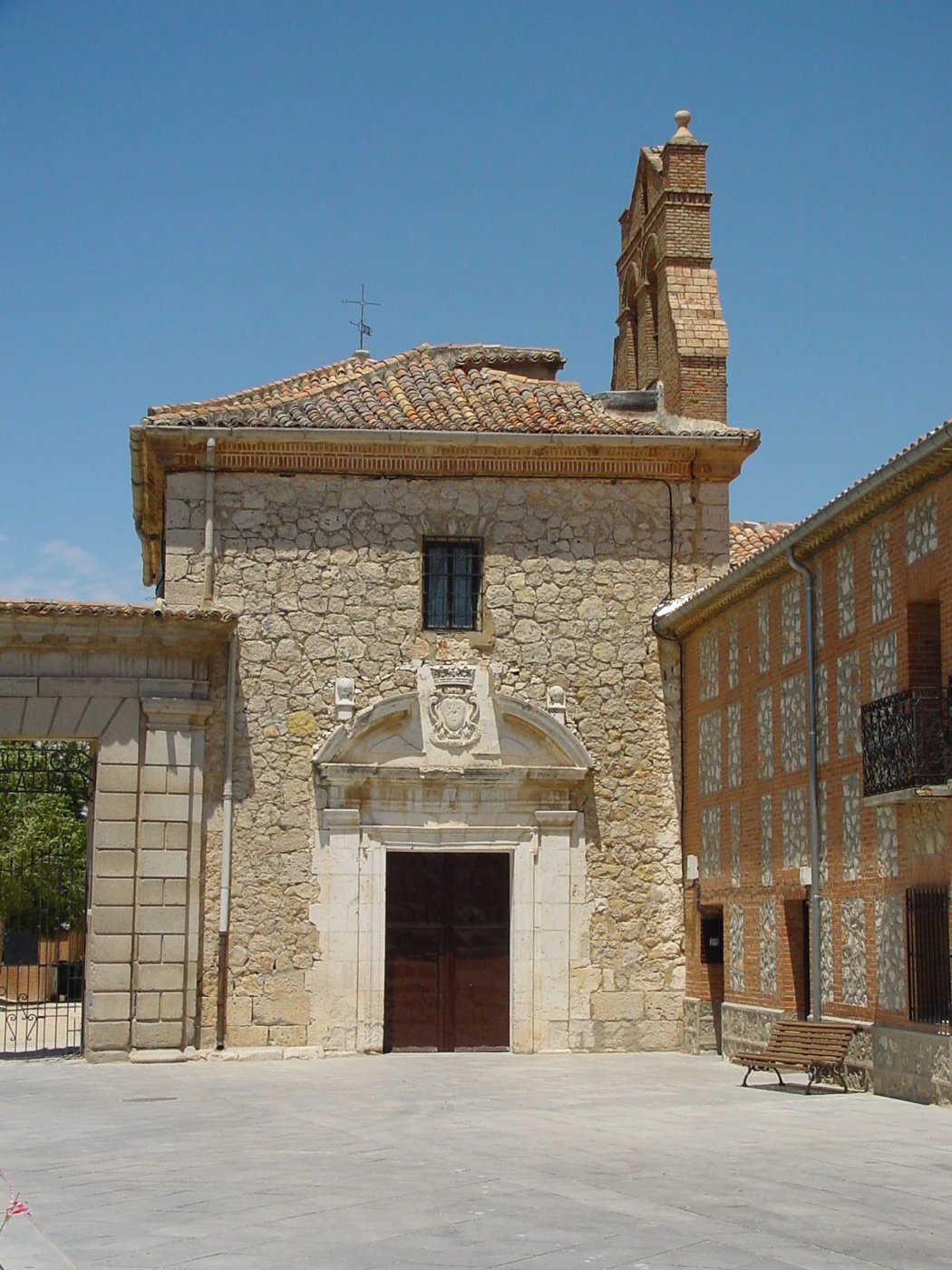 Portada y espadaña del monasterio de San Ignacio Mártir de Loeches