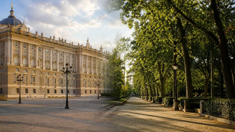 Vista del Palacio Real de Madrid desde la plaza de Oriente
